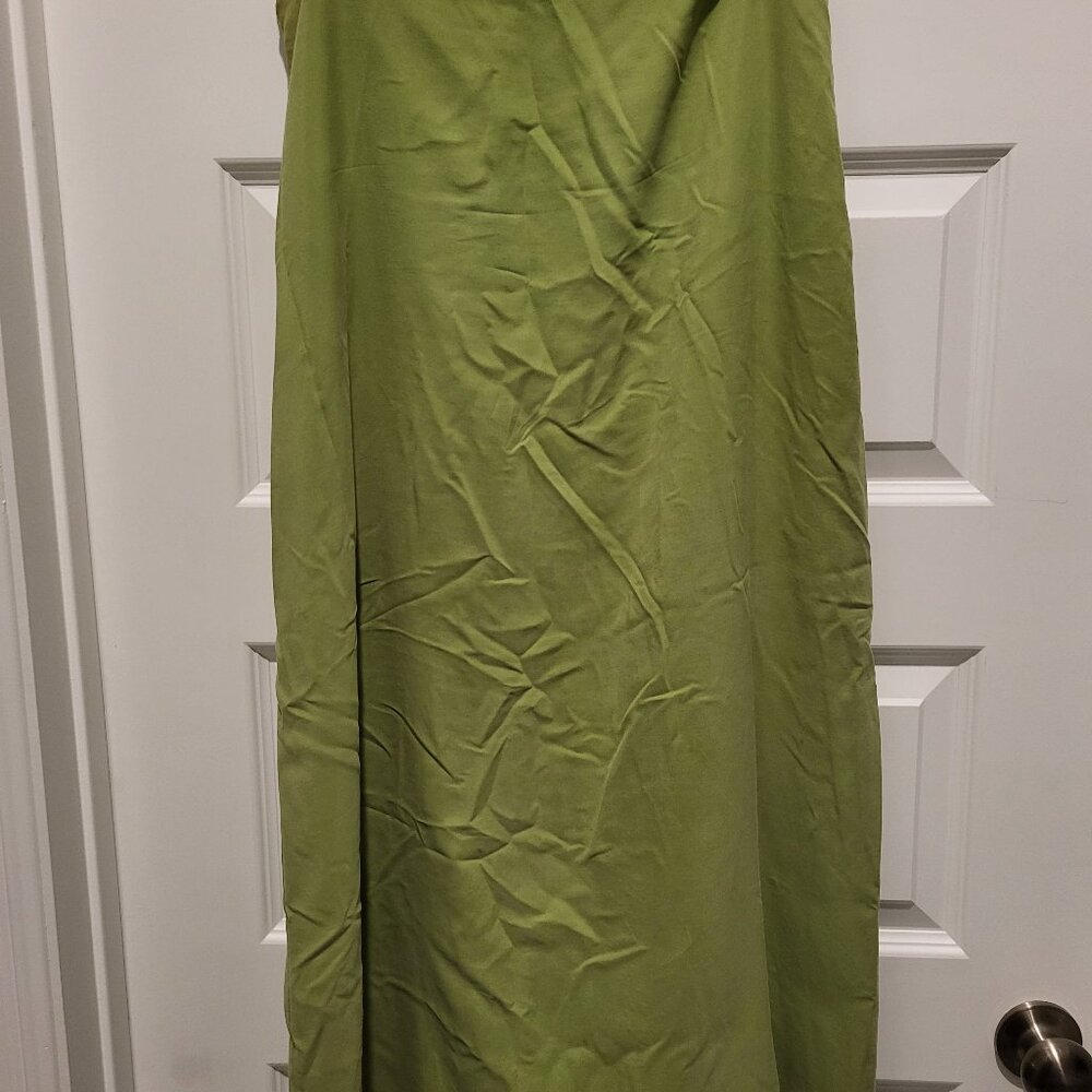 Field Manor Modern Classics 100% silk ankle length side zip skirt